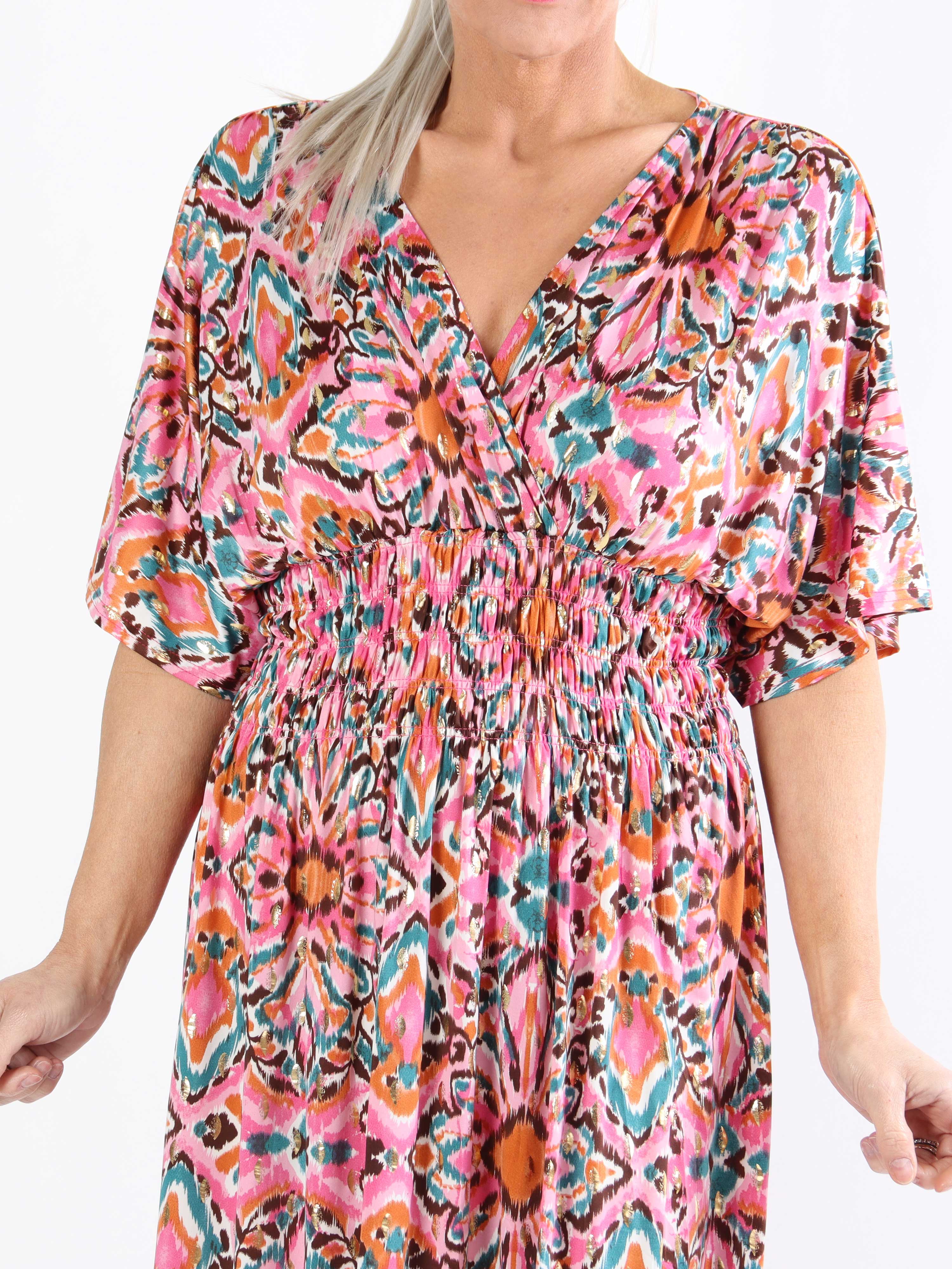 Pams Peacock Midi - Elastisk plussize kjole i print med guldmotiver